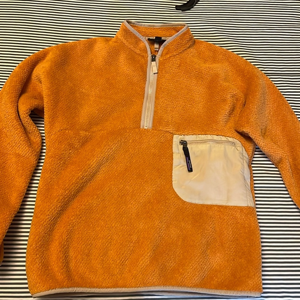 Womens Patagonia pullover.